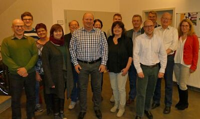 Der Ortsvereinsvorstand, P. Gehrig-Beyrer (8.v.l.), S. Schmitt (4.v.r.), M. Stammler (9.v.l.), F. Herrman (2.v.r.)